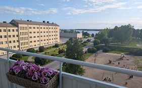 Beautiful Apartment With Seaview! Top 7Th Floor Free Parking!